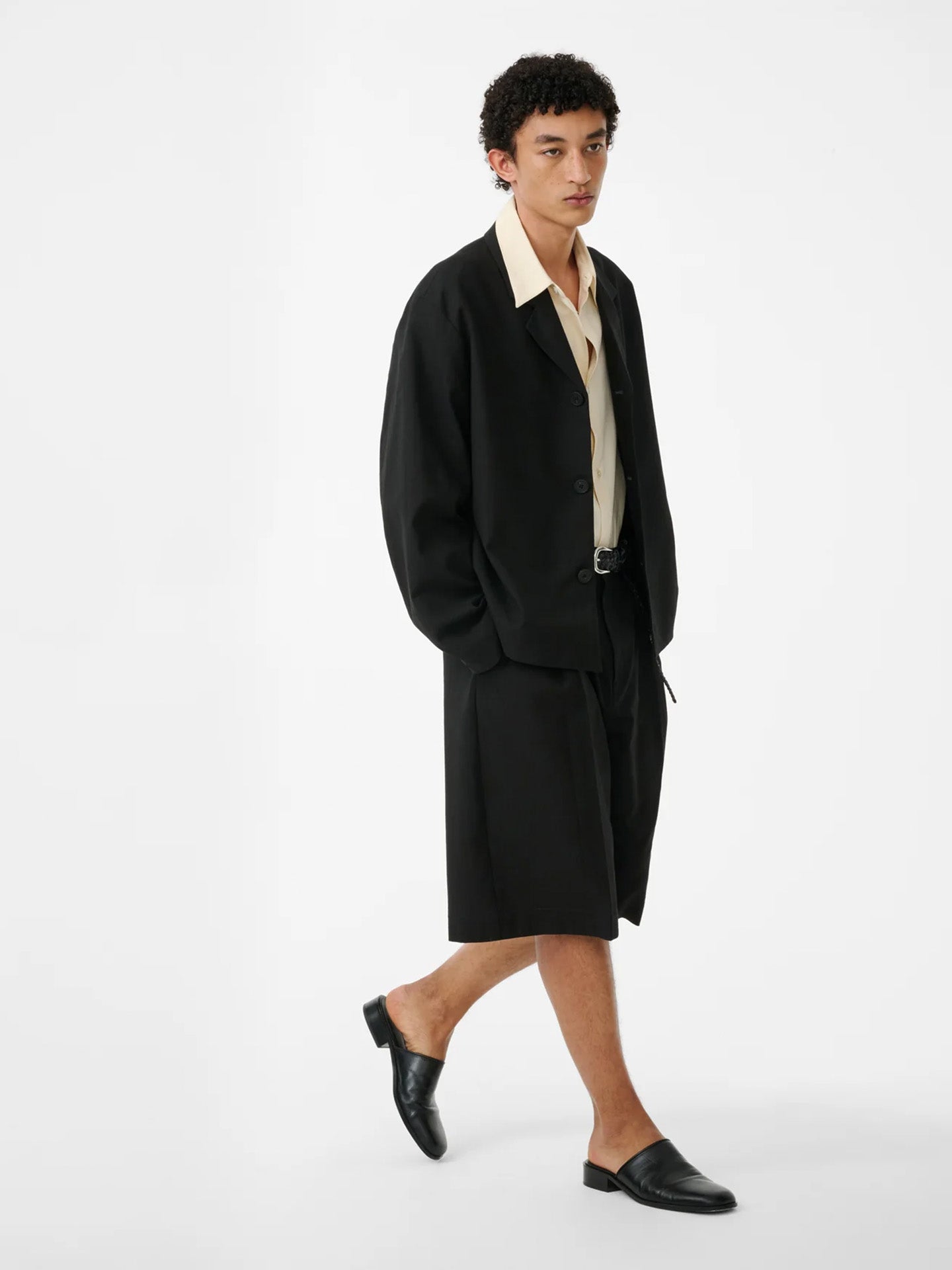 KNEE LENGTH TAILORED SHORT, BLACK