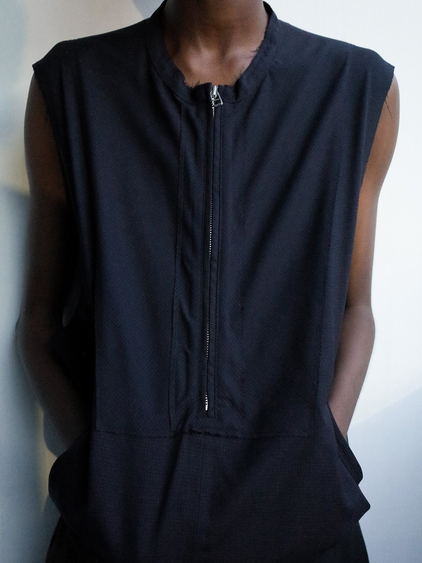 FRAYED VEST, NAVY