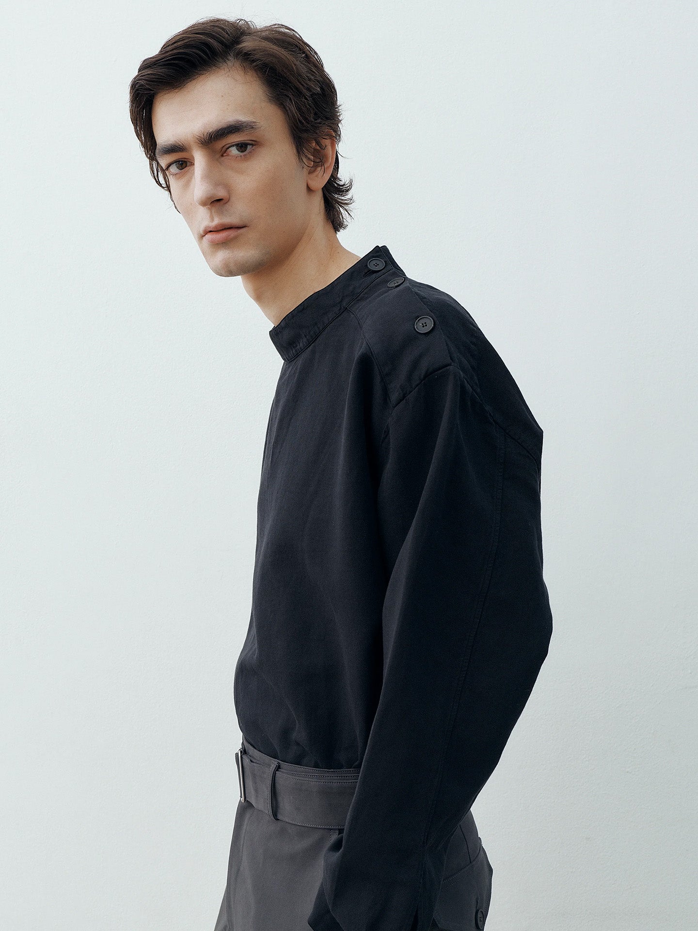 STAND COLLAR POPOVER SHIRT, BLACK