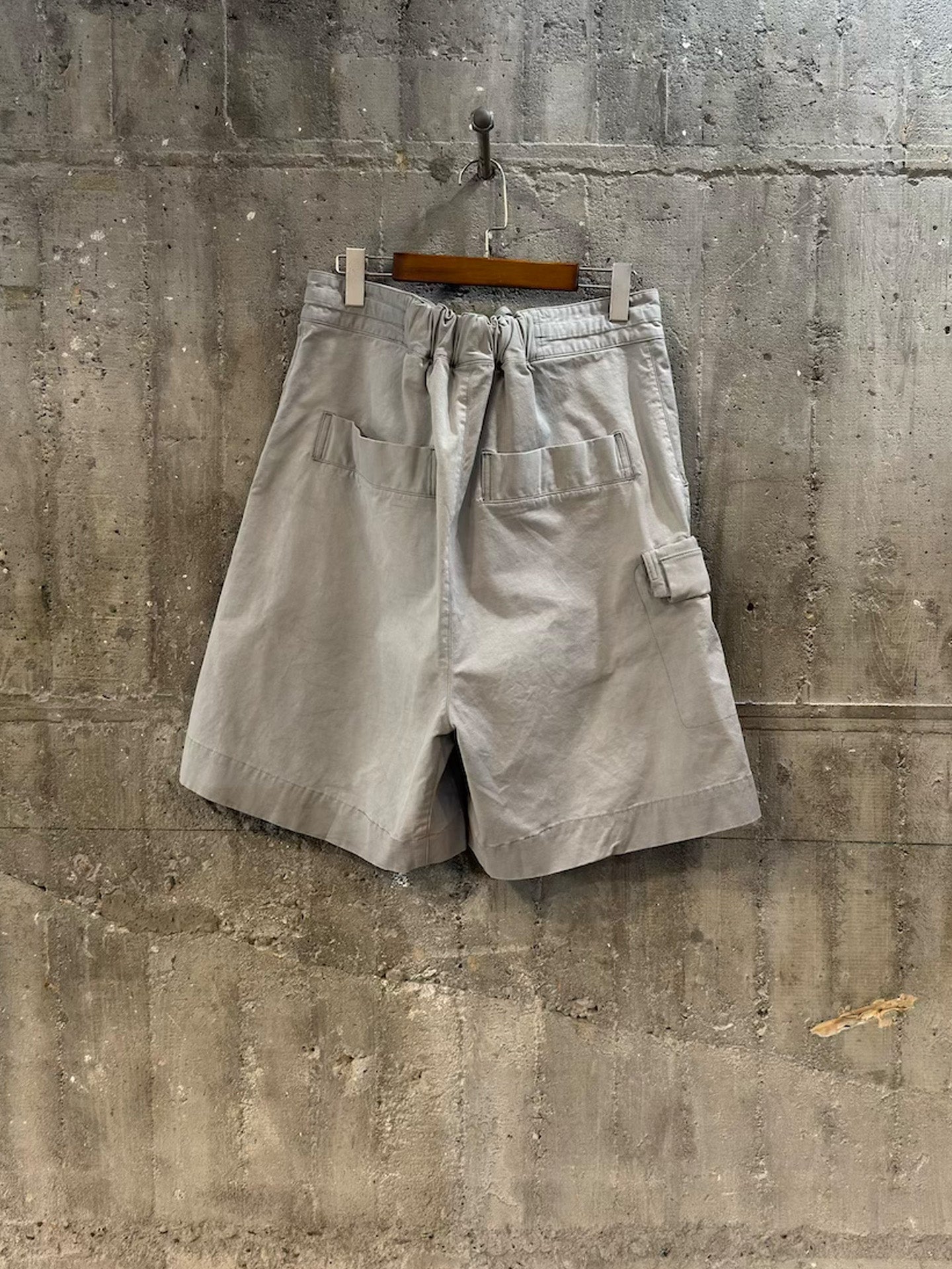 FANG SHORTS, Light Grey