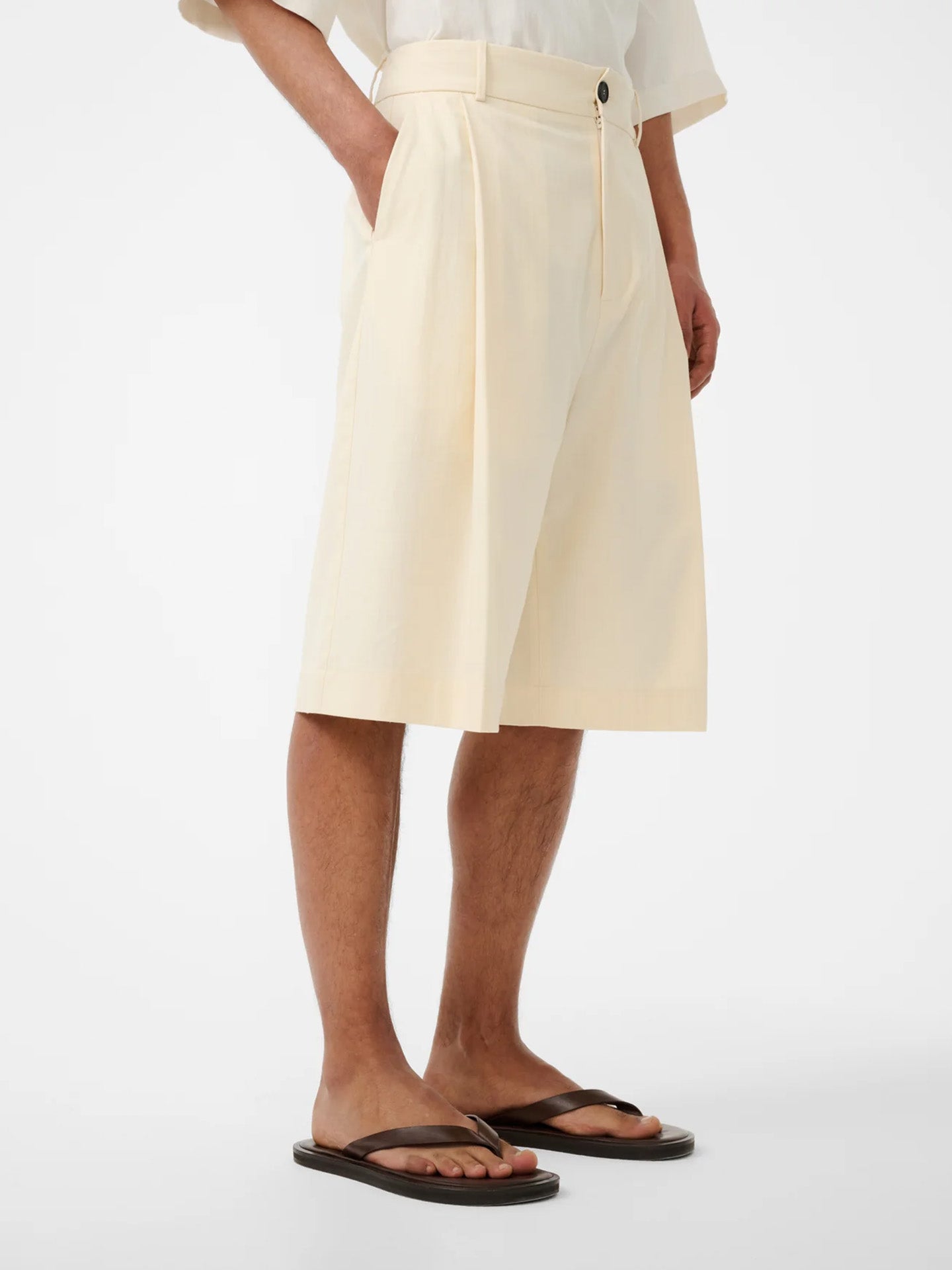 KNEE LENGTH TAILORED SHORT, ANTIQUE WHITE