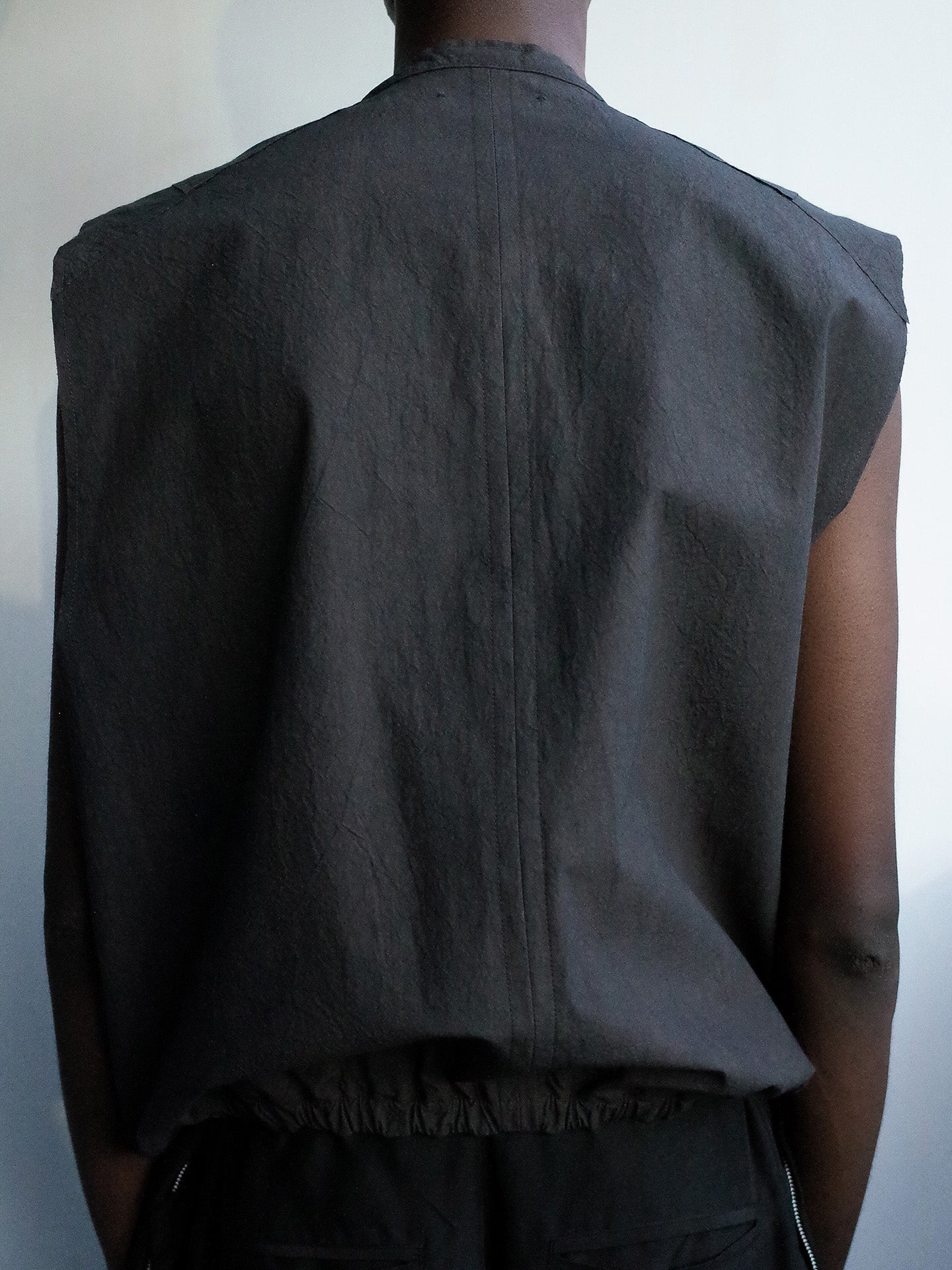 FRAYED VEST, EARTH