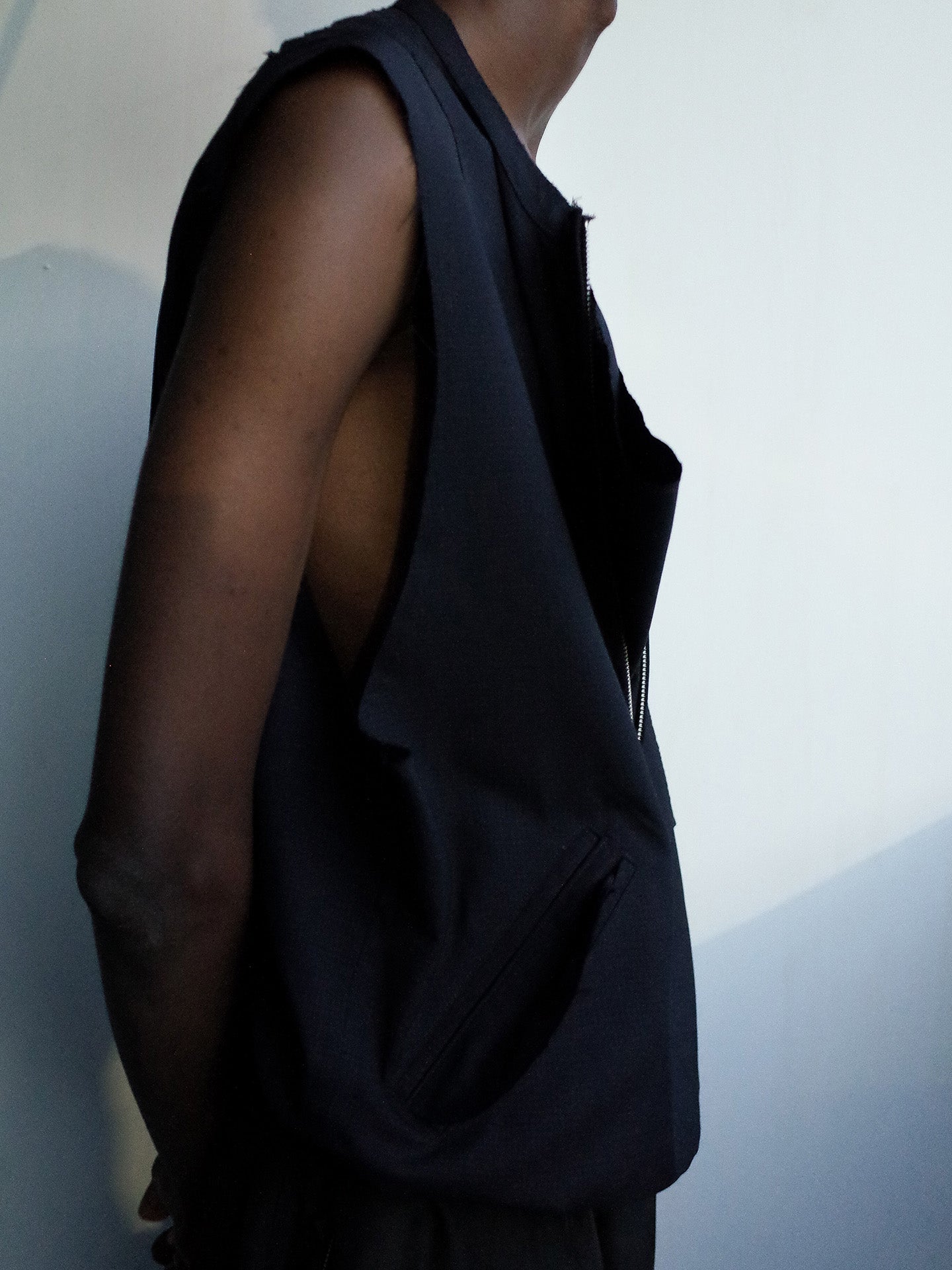 FRAYED VEST, NAVY