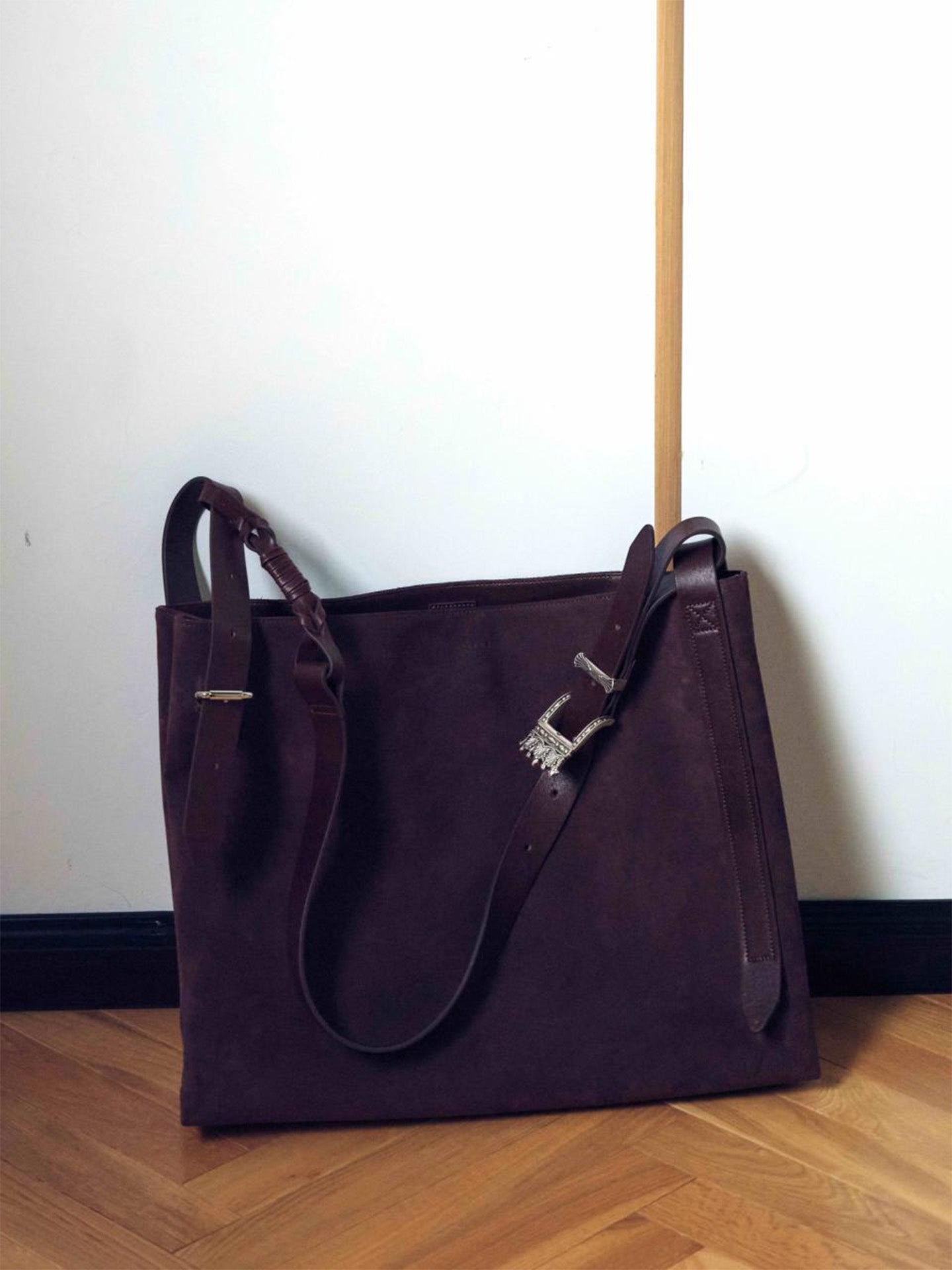 SUEDE CROWN TOTE BAG, Merlot Suede