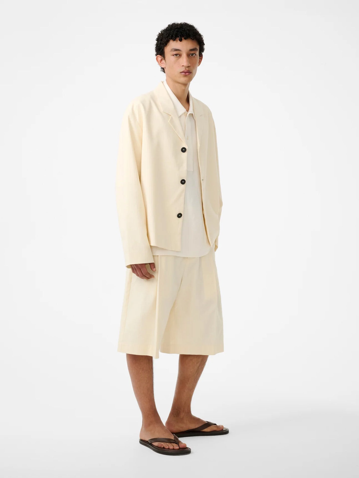 KNEE LENGTH TAILORED SHORT, ANTIQUE WHITE