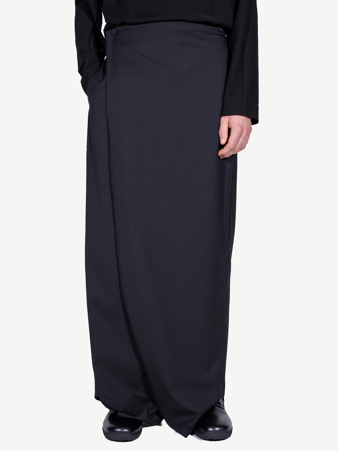 CURSUS DRAPE TROUSERS, CROW BLACK