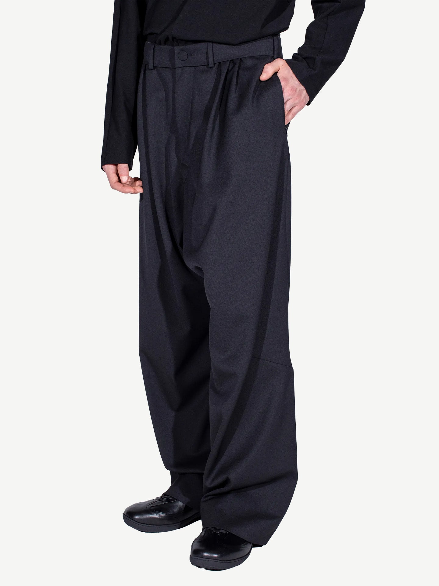 HELMOND TROUSERS, CROW BLACK